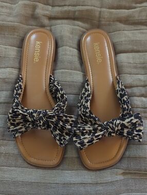 kensie Tan Slide Sandals with Navy Patterned Bow